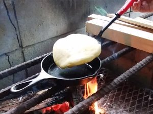 キャンプ朝ごはんはロッジ スキレットでふわふわホットケーキ プロキッチン ブログ