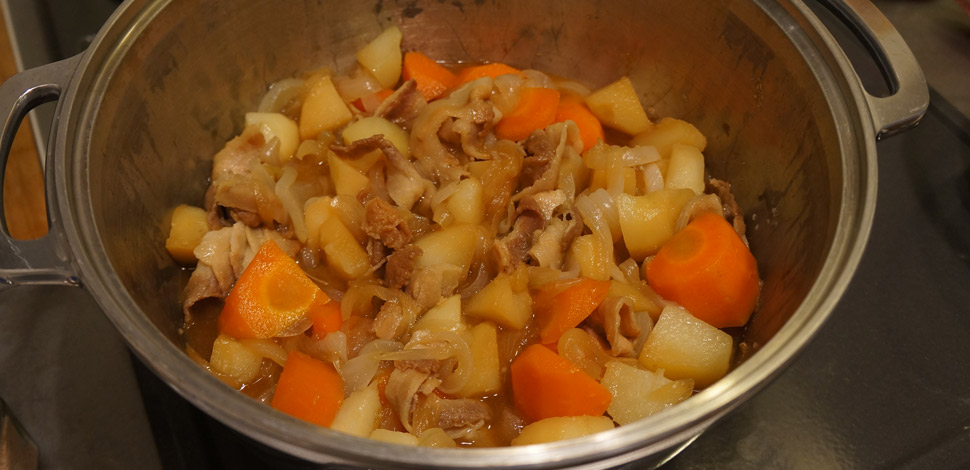 無水鍋使ってみました！～野菜の味が楽しめる肉じゃが～