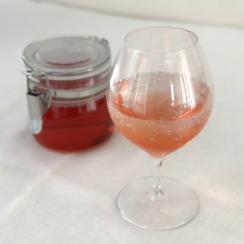 粗熱が取れたら保存便へ移し替え、美味しくいただきましょう。出来立てが一番香りが良いので、ぜひソーダ割りで。