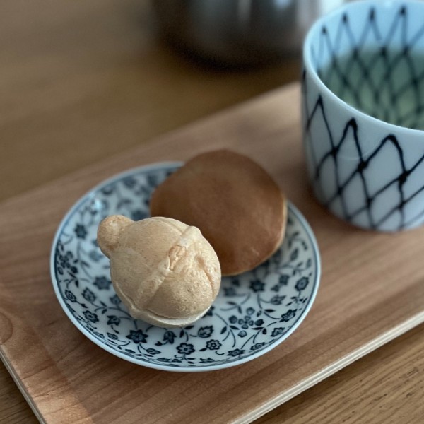 薄くて軽い小皿です