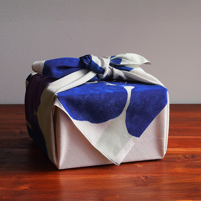 むす美　風呂敷　光悦ちりめん　友禅　かきつばた　ウスグレー