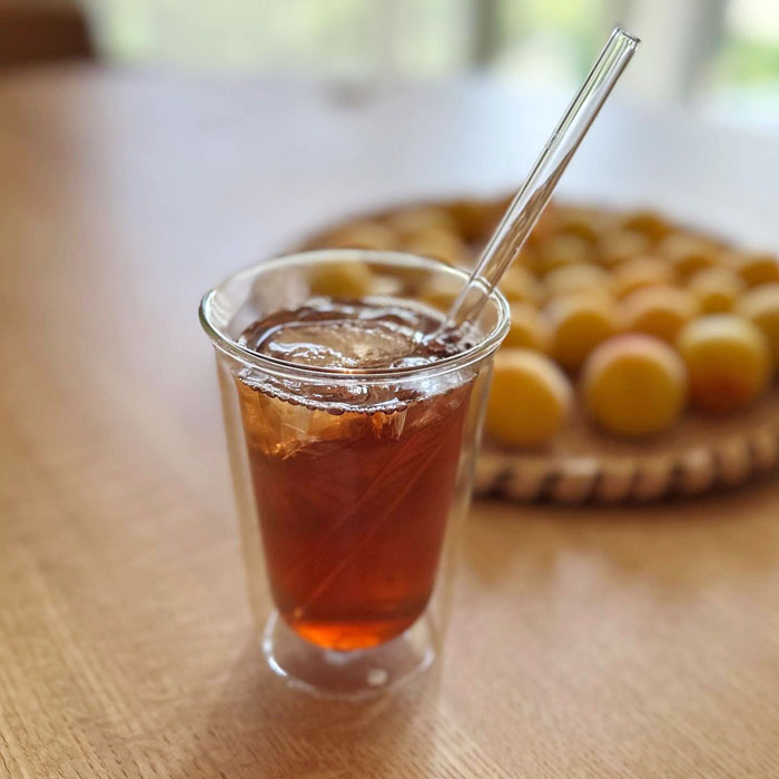 酷暑の休憩に梅シロップの烏龍茶割り