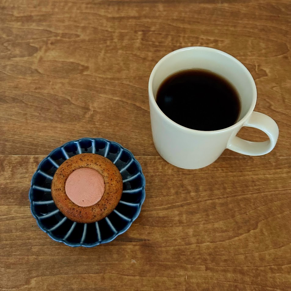 今日のおやつは、コーヒーと焼き菓子