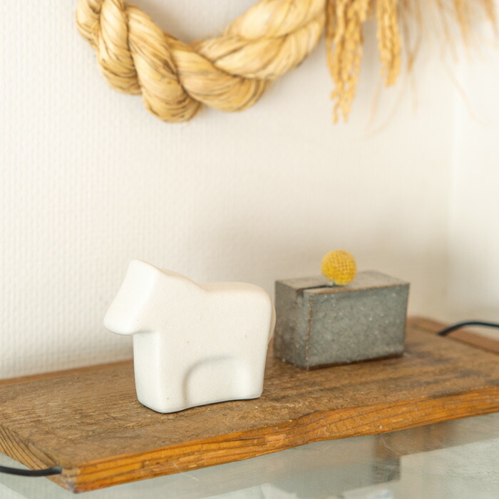 かもしか道具店　馬　白