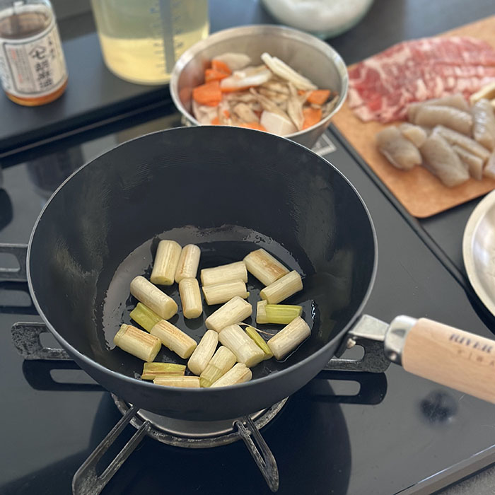 ■【2026年福袋11】元気に「一汁一飯」のススメ！鉄鍋で豚汁&おにぎり4点セット