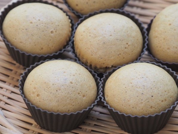 沖縄の黒糖ブロックで作るふっくら蒸しパン