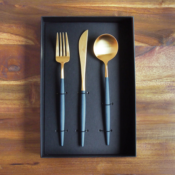クチポール ゴア・ブルー マットゴールド ディナーセット 3PCS / Cutipol GOA-BlueMattGold