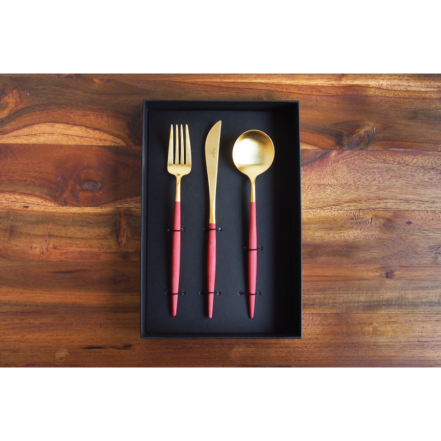 クチポール ゴア・レッド マットゴールド ディナーセット 3PCS / Cutipol GOA-RedMattGold