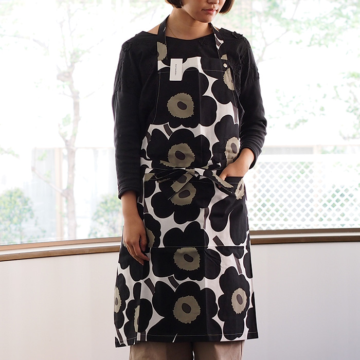 マリメッコ エプロン ピエニ・ウニッコ ブラック / marimekko Pieni-Unikko