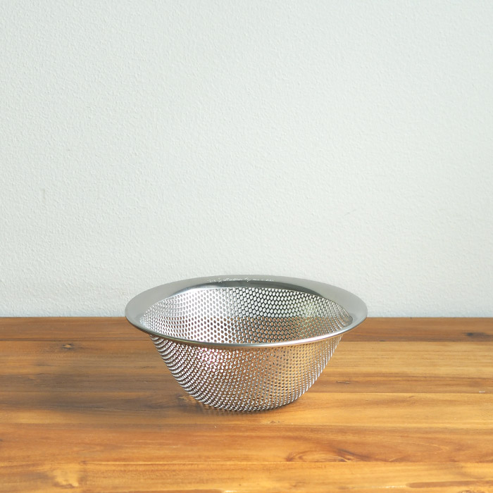 Sori Yanagi/柳宗理 パンチングストレーナー 16cm | 食器と料理道具の専門店「プロキッチン」