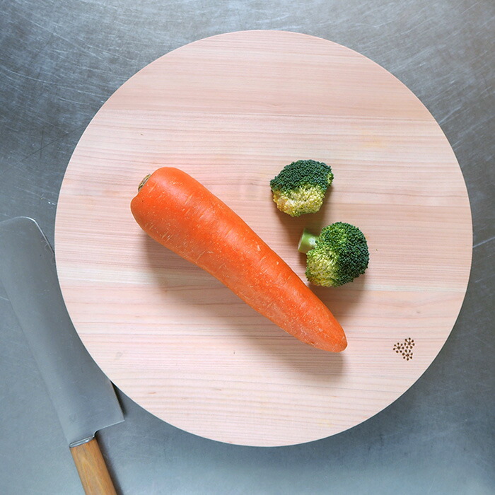 PROKITCHEN/【プロキッチンオリジナル】四万十ひのき まるいまな板 30cm（2cm厚） | 食器と料理道具の専門店「プロキッチン」